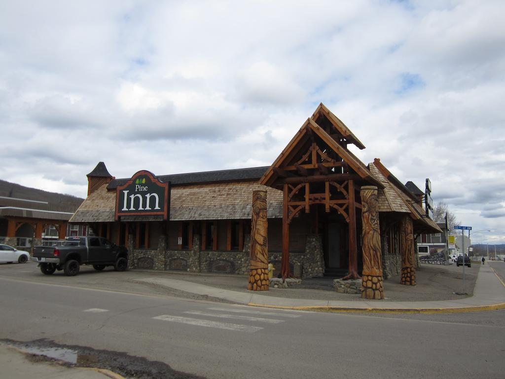 The Pine Inn Chetwynd Esterno foto