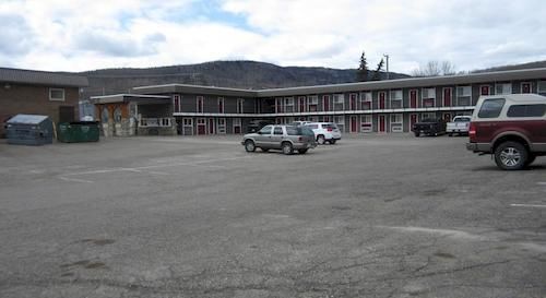 The Pine Inn Chetwynd Esterno foto