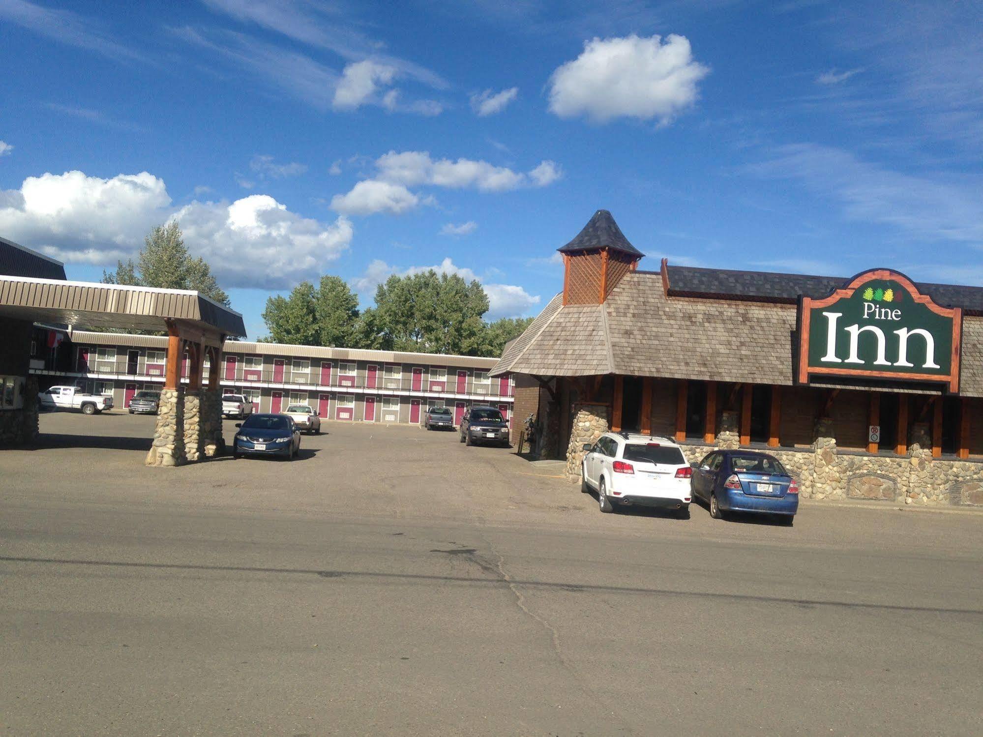 The Pine Inn Chetwynd Esterno foto